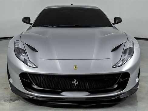 Used 2018 Ferrari 812 Superfast RWD image 4