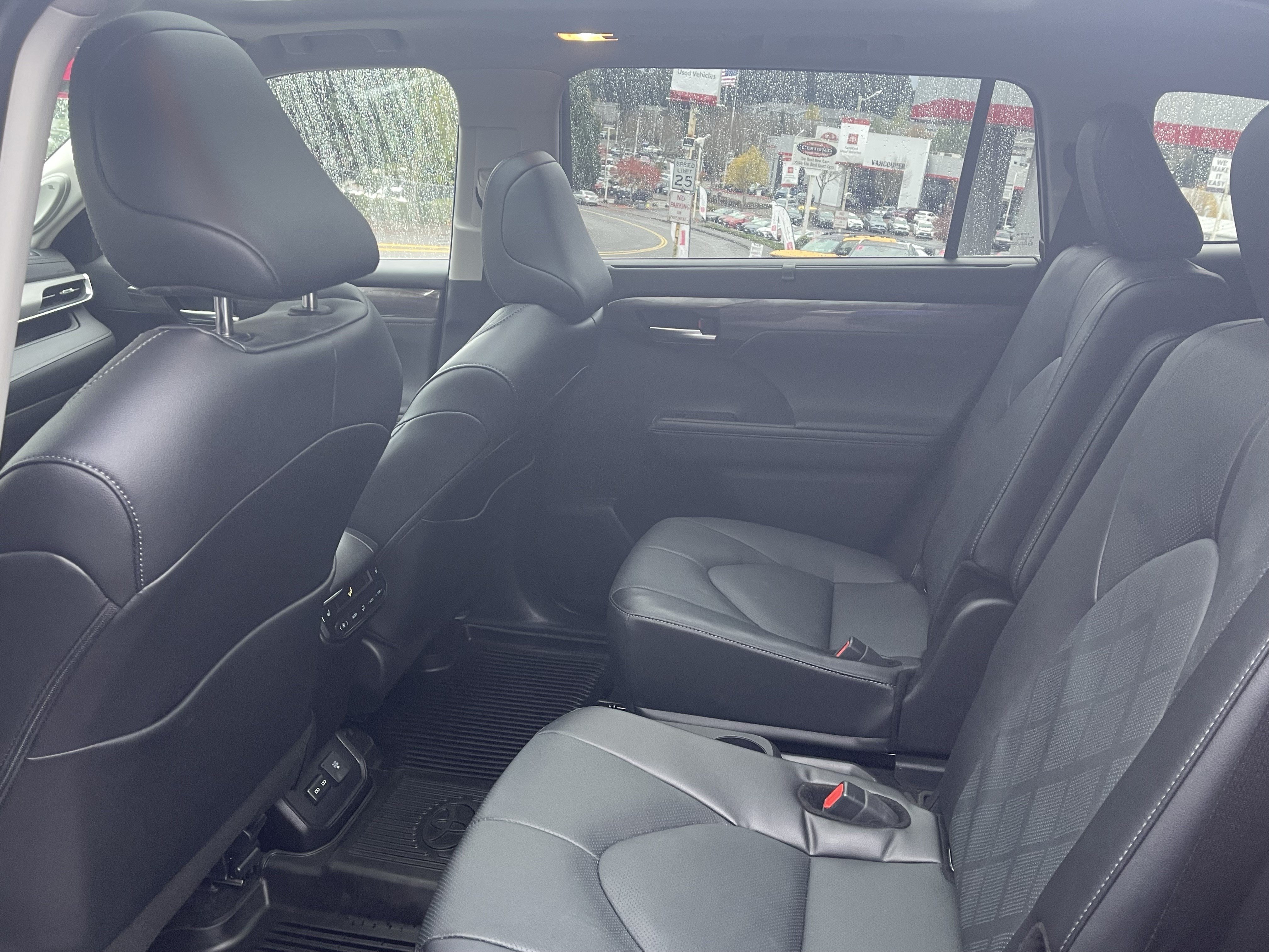 Used 2025 Toyota Highlander Platinum AWD/4WD image 14