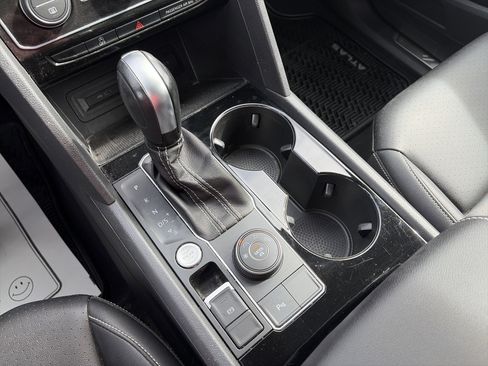 Used 2023 Volkswagen Atlas SE w/ Black Wheel Package image 24