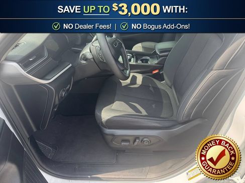 Used 2023 Jeep Grand Cherokee Laredo X RWD image 19