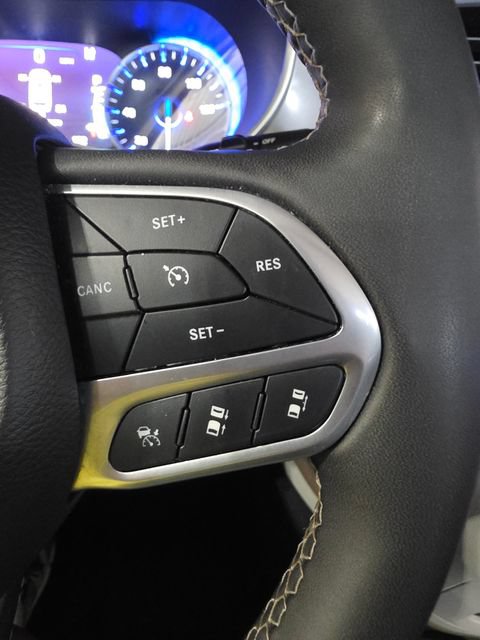 Used 2023 Chrysler Pacifica Touring-L FWD image 33