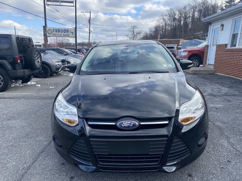 Used 2013 Ford Focus SE w/ SE Winter Pkg image 2