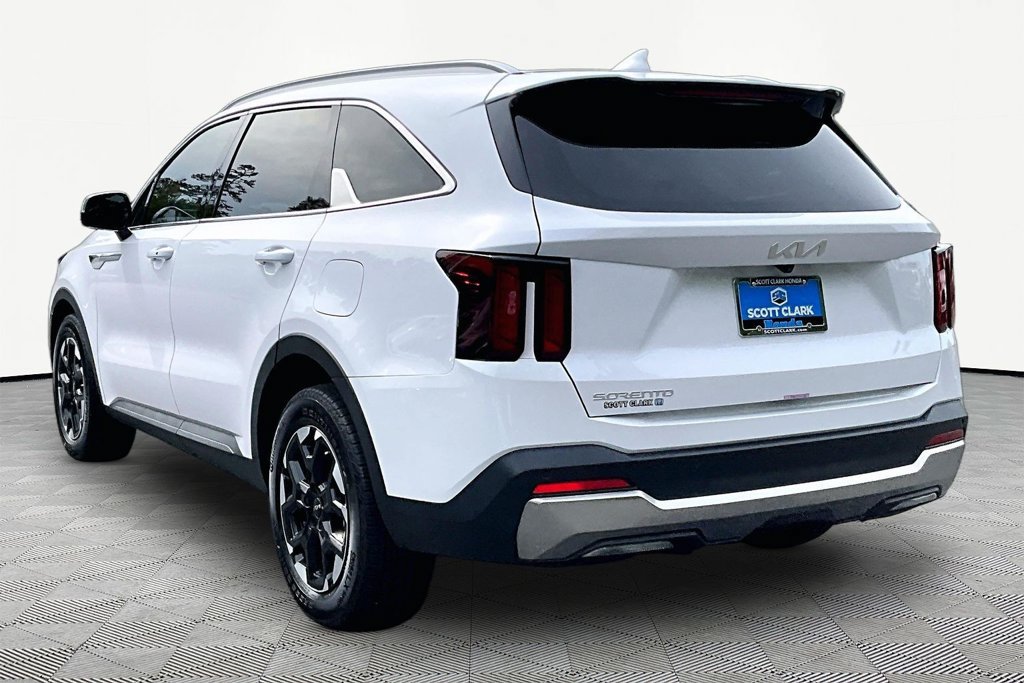 Used 2025 Kia Sorento S w/ Panoramic Sunroof Package FWD image 4