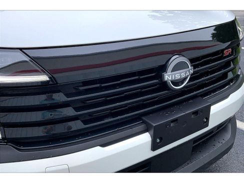 Used 2025 Nissan Kicks SR FWD image 29