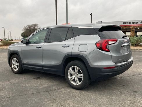 Used 2024 GMC Terrain SLE image 7