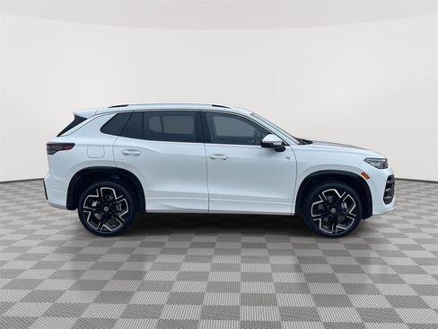 New 2026 Volkswagen Tiguan SEL R-Line AWD/4WD image 4