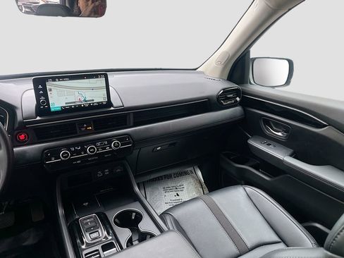 Used 2025 Honda Pilot Touring image 25