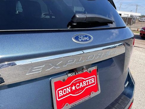 Used 2020 Ford Explorer XLT image 27