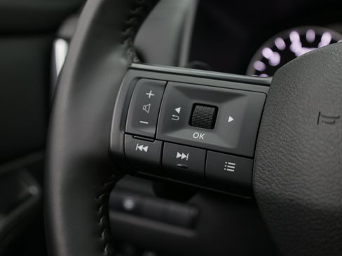 Used 2025 Nissan Rogue SV AWD/4WD image 30