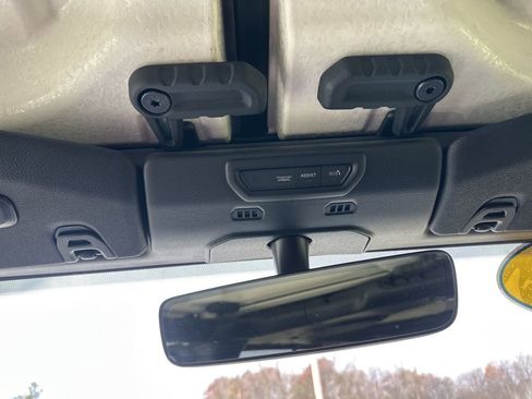 Used 2021 Jeep Wrangler Unlimited Sahara w/ Uconnect 4C Nav & Sound Group AWD/4WD image 19