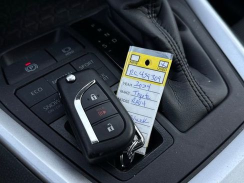 Used 2024 Toyota RAV4 LE image 33
