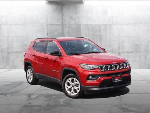 Used 2025 Jeep Compass Latitude w/ Sun & Sound Group AWD/4WD image 2
