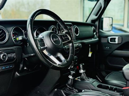 Used 2022 Jeep Wrangler Unlimited Sahara w/ Cold Weather Group image 14