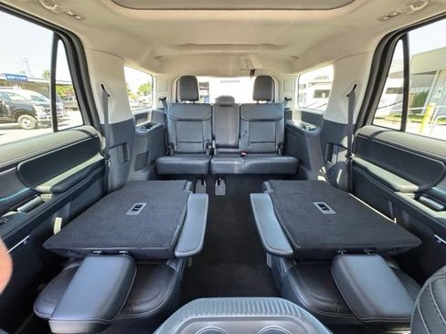Used 2025 Ford Expedition Platinum AWD/4WD image 44