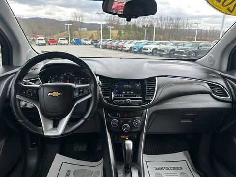 Used 2021 Chevrolet Trax LT w/ Premium Seat Package image 20