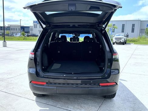 Used 2024 Jeep Grand Cherokee Altitude image 9