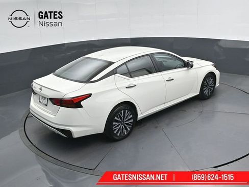 Used 2025 Nissan Altima 2.5 SV image 41