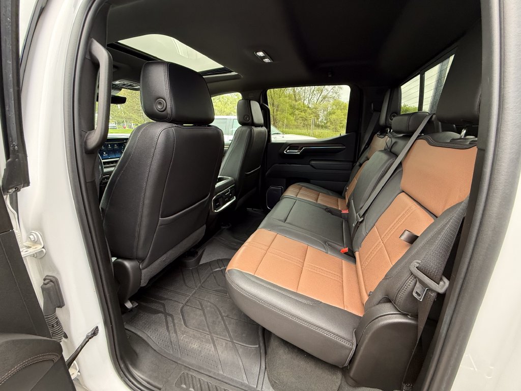 Certified 2023 Chevrolet Silverado 1500 High Country w/ Technology Package AWD/4WD image 29