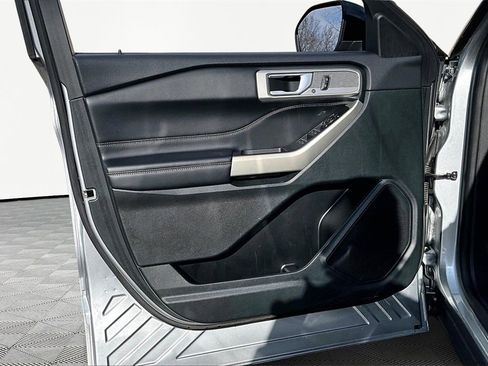 Used 2023 Ford Explorer Limited image 23