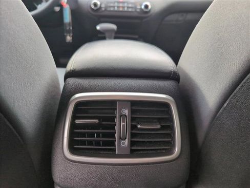 Used 2019 Kia Sorento L image 16