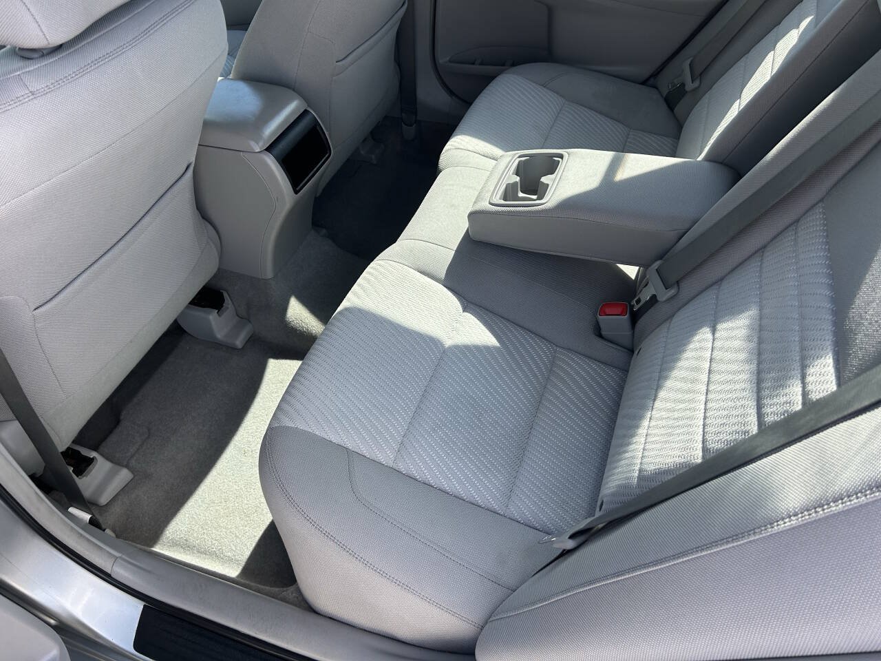 Used 2017 Toyota Camry LE FWD image 12