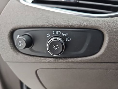 Used 2018 Chevrolet Malibu LT w/ Leather Package image 30