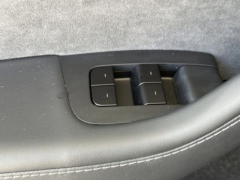 Used 2025 Tesla Model Y Long Range AWD/4WD image 12