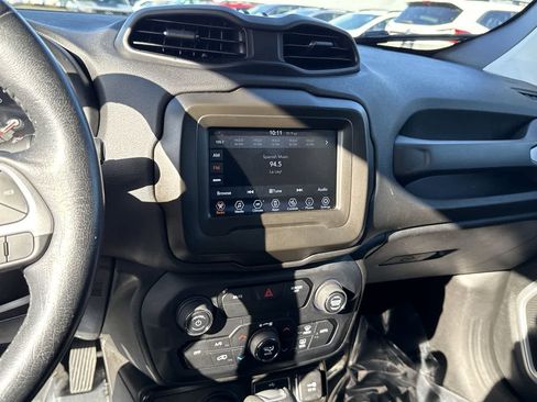 Used 2020 Jeep Renegade Latitude w/ Cold Weather Group image 27