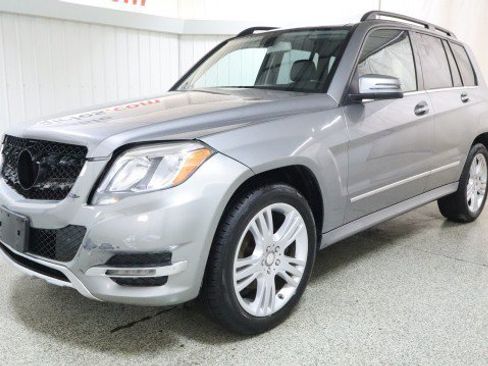 Used 2015 Mercedes-Benz GLK 350 4MATIC image 2