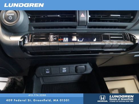 Used 2024 Toyota Prius LE FWD image 21