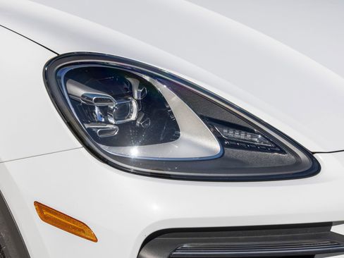 Certified 2021 Porsche Cayenne AWD/4WD image 15
