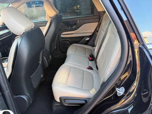 Used 2025 Lincoln Corsair Grand Touring AWD/4WD image 7