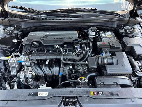 Used 2025 Hyundai Elantra SE FWD image 32
