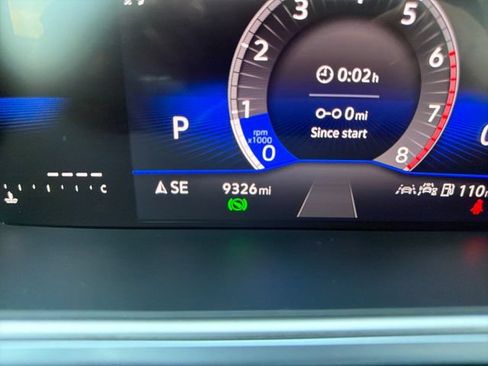 Certified 2025 Volkswagen Taos SE w/ Panoramic Sunroof Package AWD/4WD image 18