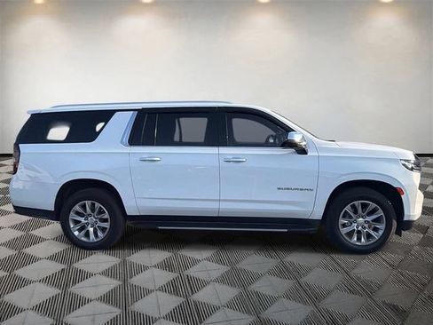 Used 2023 Chevrolet Suburban Premier RWD image 4