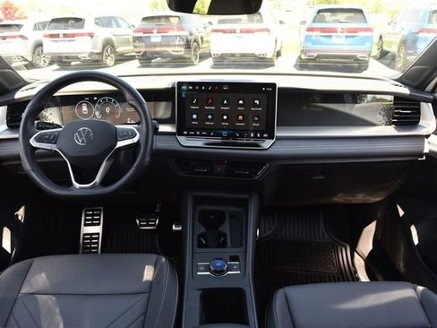 Used 2025 Volkswagen Tiguan SE R-Line AWD/4WD image 7