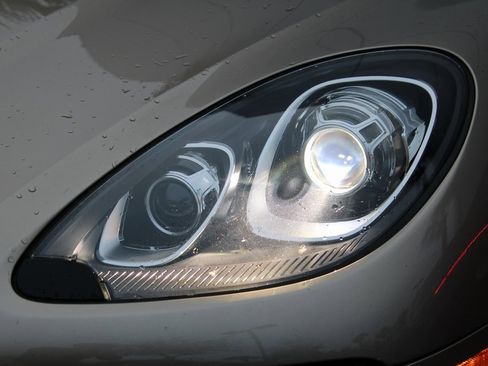 Used 2018 Porsche Macan image 11