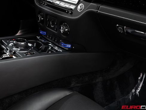 Used 2019 Rolls-Royce Wraith RWD image 32