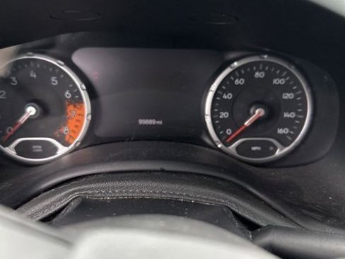 Used 2017 Jeep Renegade Trailhawk image 9