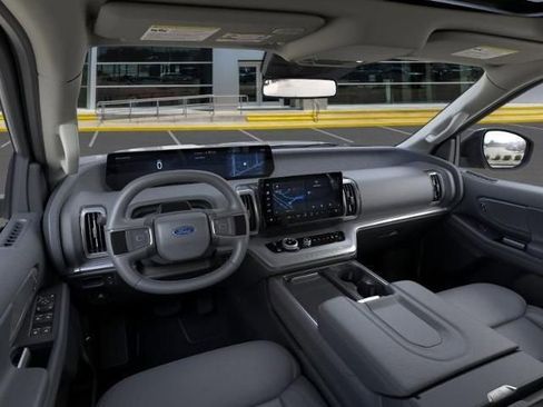 New 2025 Ford Expedition Active image 9