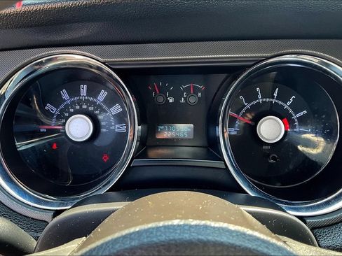 Used 2010 Ford Mustang Coupe RWD image 12