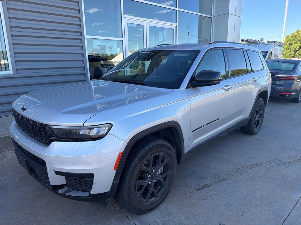 Used 2024 Jeep Grand Cherokee L Laredo AWD/4WD image 1