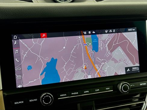 Certified 2021 Porsche Macan image 18