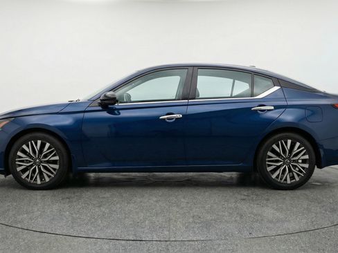 Used 2025 Nissan Altima 2.5 SV image 5