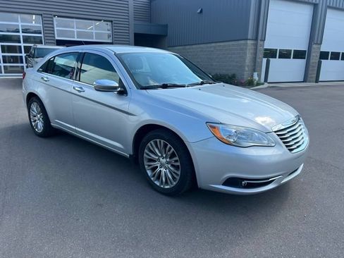 Used 2012 Chrysler 200 Limited FWD image 3