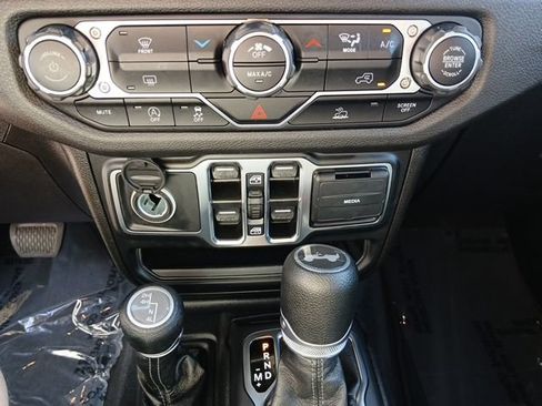 Used 2024 Jeep Wrangler Unlimited Sport AWD/4WD image 34