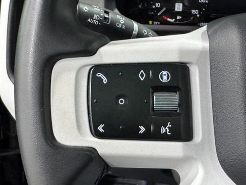 Used 2025 Land Rover Defender 110 S image 20