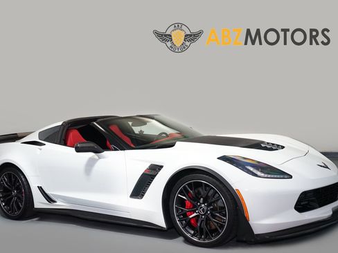 Used 2015 Chevrolet Corvette Z06 w/ 3LZ Preferred Equipment Group image 1