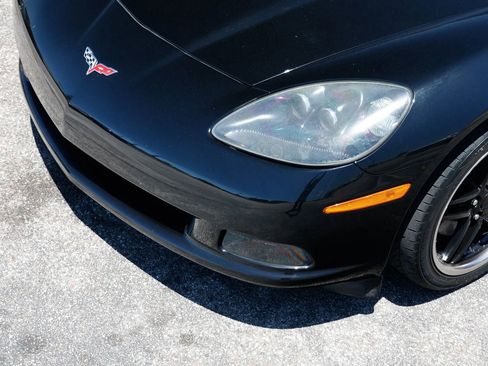 Used 2005 Chevrolet Corvette Coupe w/ Preferred Equipment Group RWD image 16