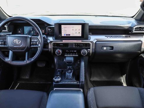 Certified 2025 Toyota Tacoma SR5 AWD/4WD image 15
